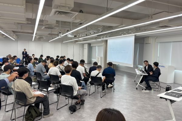 経営セミナー開催する様子